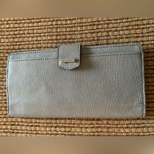 Relic wallet with slip pockets